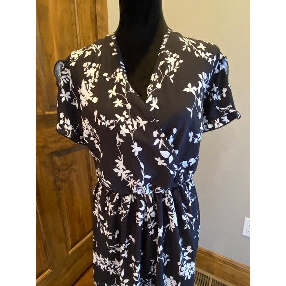 SHEIN Dress Plus Size 3X  22 to 24   w/ Faux Wrap  Short Sleeve  Elastic Waist - Picture 3 of 12